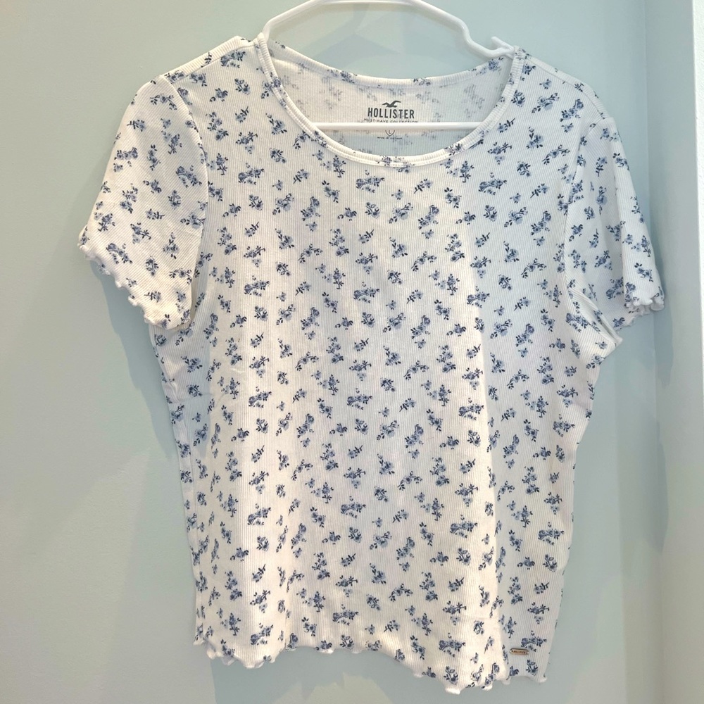 Hollister floral baby tee.